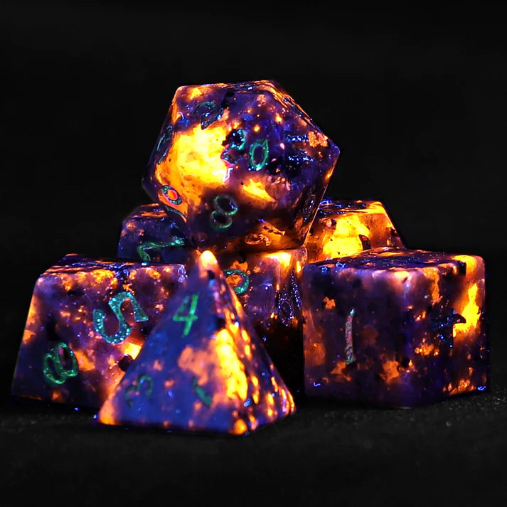 Dragon's Hoard Gemstone Dice Set: Yooperlite with UV Pen